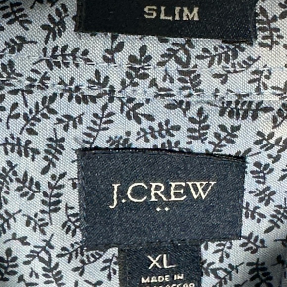 J.Crew Slim Fit Button-Up Shirt - Size XL
Add a touch of charm to your wardrobe - Picture 2 of 5